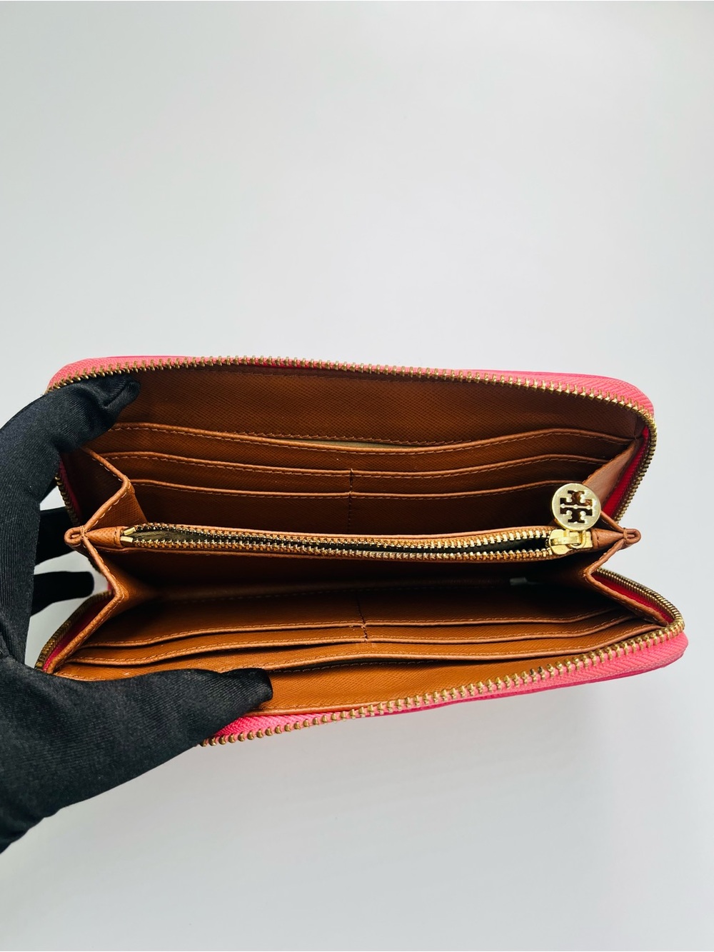 Tory Burch Robinson Zip Continental Wallet - Picture 5 of 9